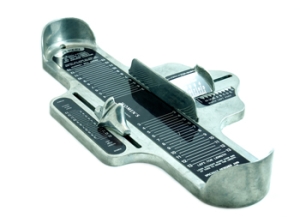 Shoe Fitting Tests for Older Adults Using a Brannock Device and 3D Foot Scanning